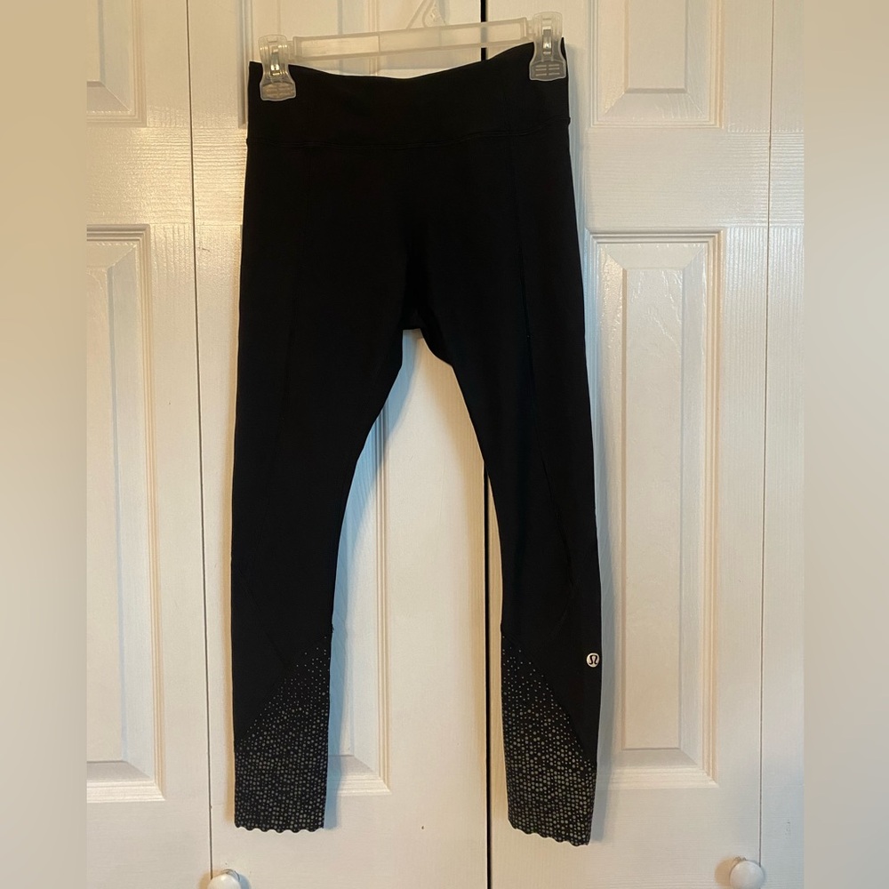 Women’s Lululemon Black Leggings Size 4 Scalloped Ankle *Flawed*